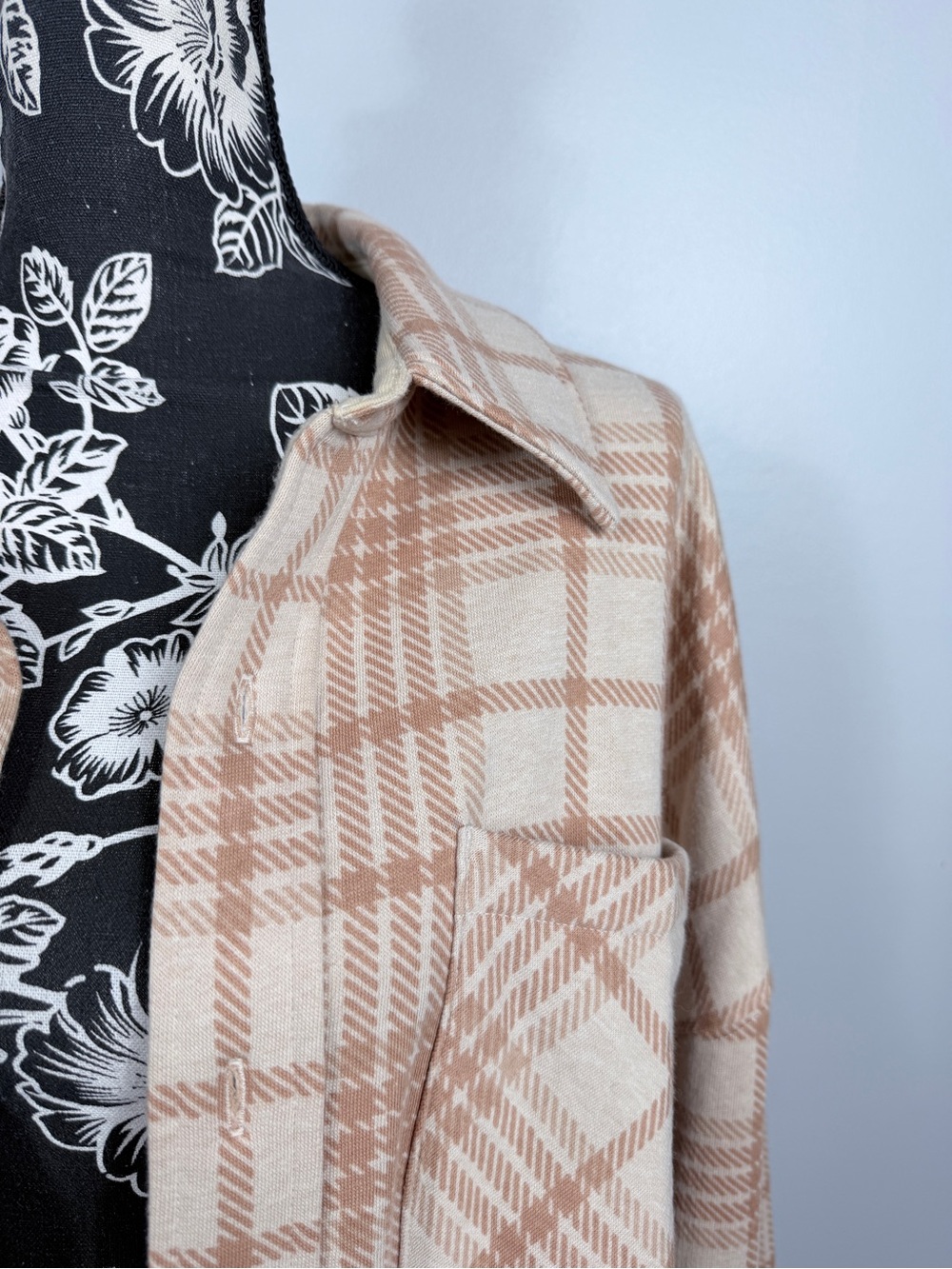 VS Pink beige plaid oversize soft button down shacket size large - Picture 3 of 12